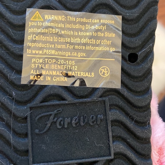 🆕 pastel rainbow cotton candy faux fur T-strap slipper in size 7.5 - Picture 4 of 6